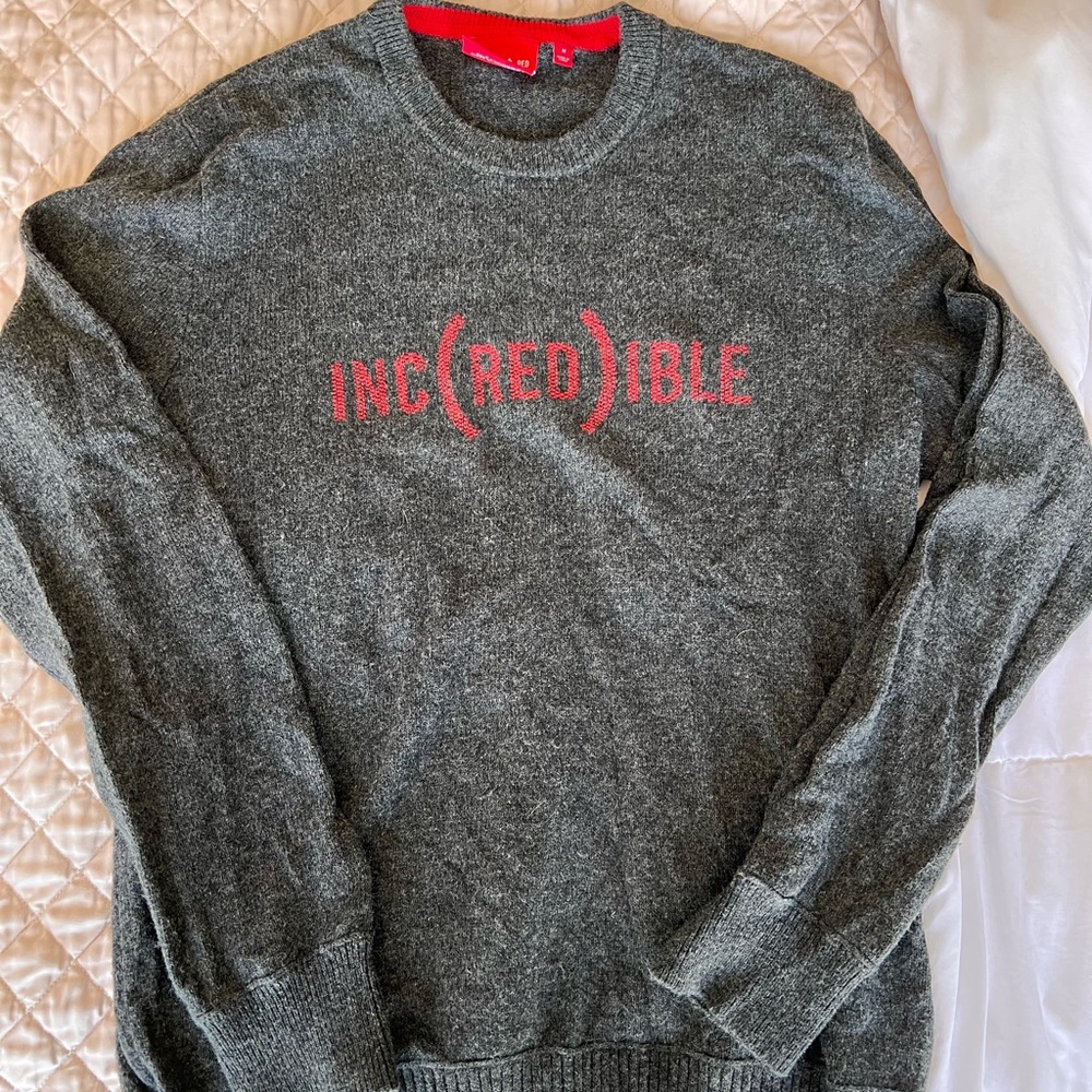 Limited edition Gap (RED) Gray Wool Sweater size Medium